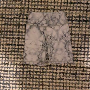 Lulu’s marble biker shorts